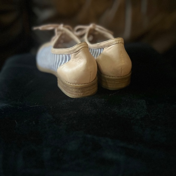 Jessica Simpson laced shoes - Picture 3 of 3